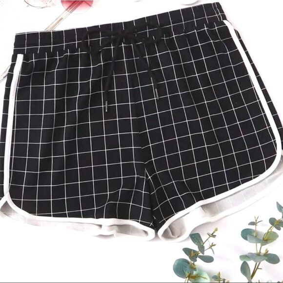 Shein plus black contrast shorts - Picture 1 of 10